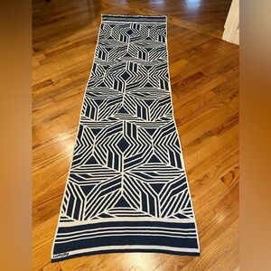 Beautiful Liamolly indigo & cream fine knit wrap 22.5” by 77”